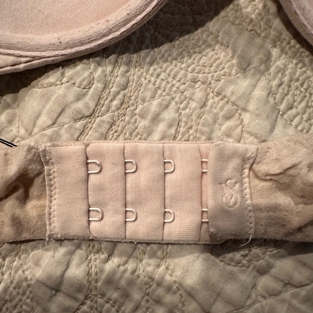 Victoria's Secret Cream T-Shirt Bra with Underwire Support- Size-36c - Picture 4 of 5